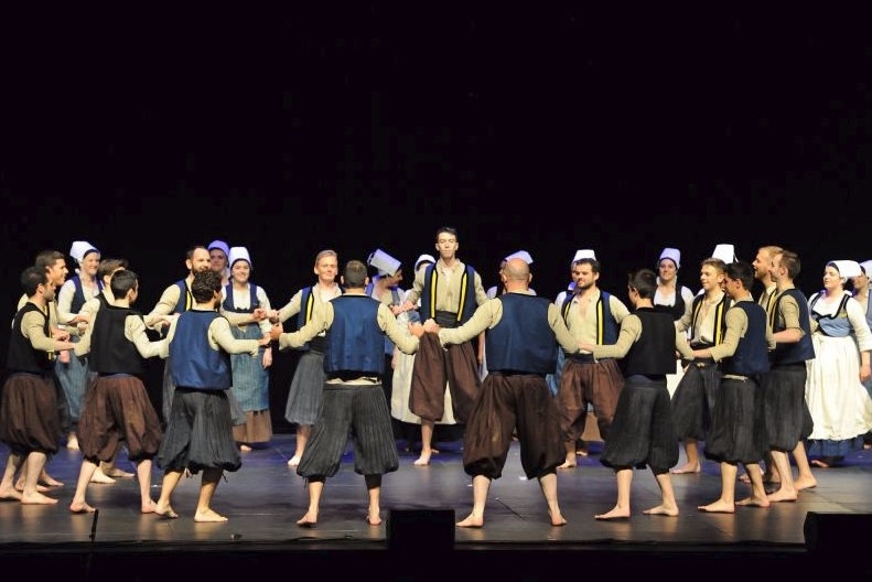 Keindahan dan Warisan Budaya Tarian Breton Dance Prancis 